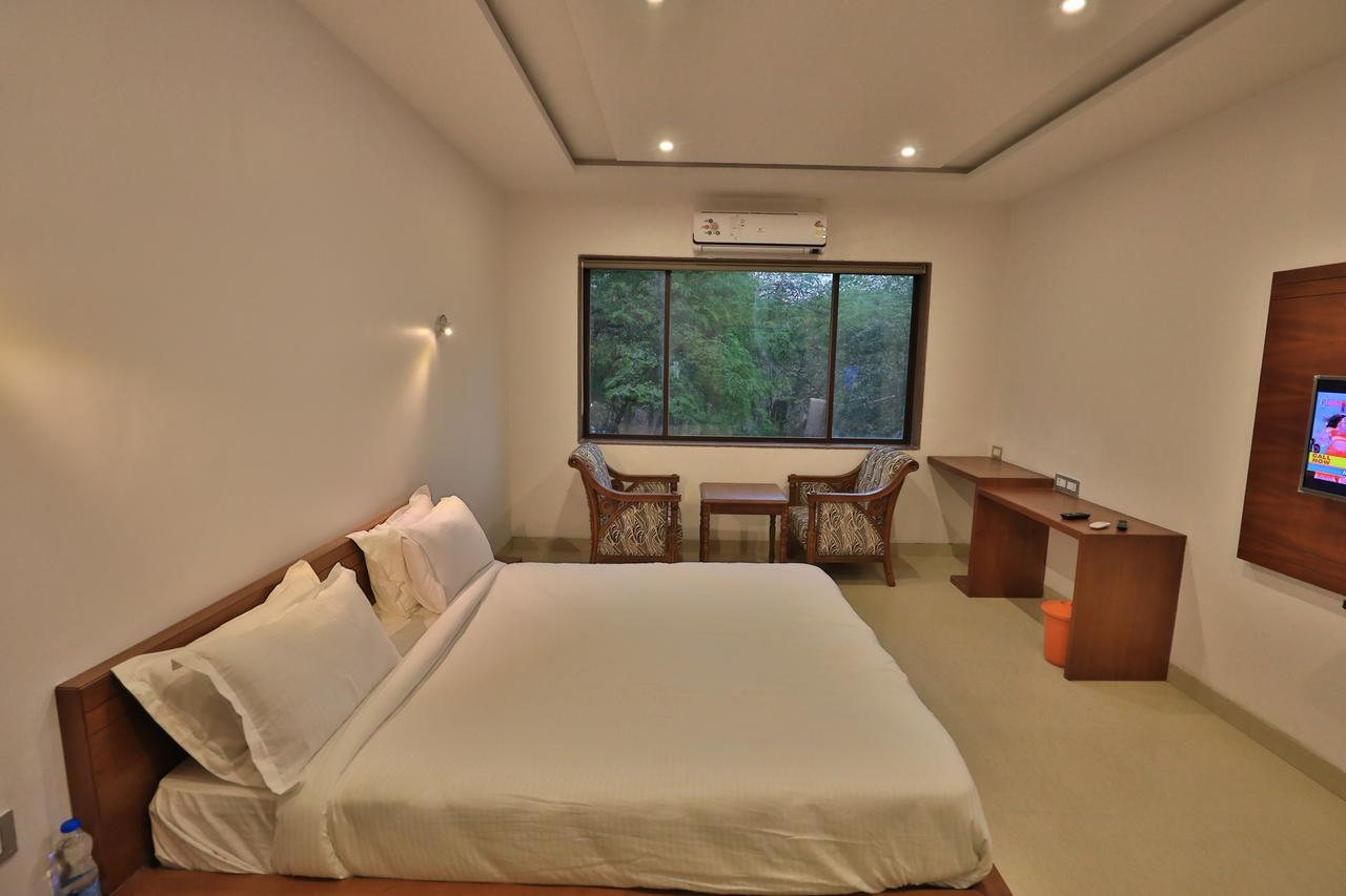Hotel Tania Searock Даман Екстер'єр фото
